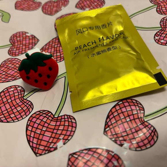 Car Air Freshener Strawberry with Peach Scent Tabs - Picture 2 of 2